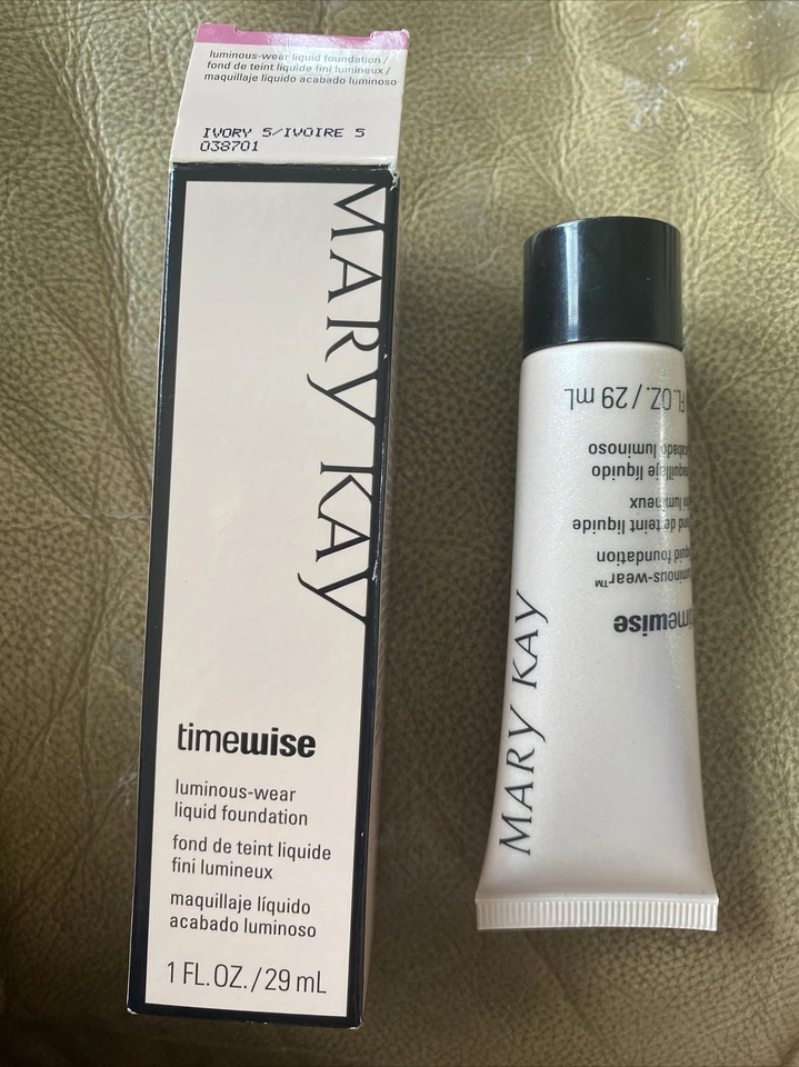 Mary Kay TimeWise Matte-Wear Foundation Ivory 5 #038701 - Image 1 of 1