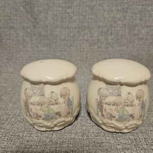 Vintage Precious Moments Salt Pepper Shakers Family Dinner Thanksgiving - Picture 1 of 4