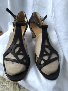 Sandalia Coclico Anthropologie Cuero Negro Correa en T Tacón 39.5 EE. UU. 8.5 Tacón Único - Imagen 1 de 11