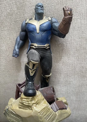 Boneco diorama Avengers: Infinity War THANOS Gallery Diamond Select Toys Marvel - Imagem 1 de 3