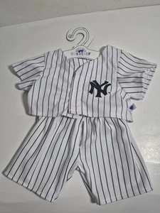 Conjunto de camiseta y pantalones cortos a rayas Build-A-Bear de los Yankees de Nueva York T38 - Imagen 1 de 4