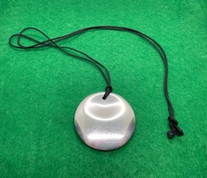 CIONDOLO VINTAGE TIFFANY & CO ELSA PERETTI ARGENTO STERLING DISCO SU CORDA USATO - Foto 1 di 5