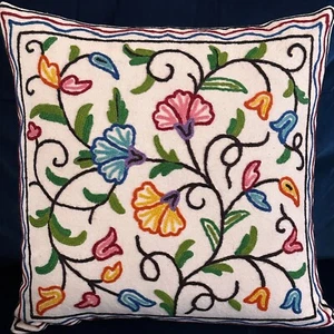 Crewelwork Hand-embroidered Cushion Cover Floral design 18"x18" Square - Picture 1 of 5