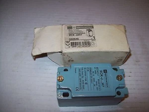 SCHNEIDER TELEMECANIQUE ZCK-JSHT LIMIT SWITCH BASE P1303 NUOVO CON SCATOLA - Foto 1 di 7