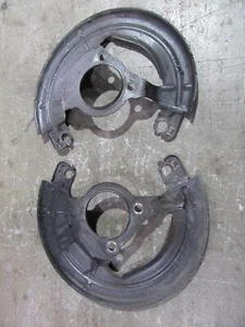 1969 1970 Chevrolet Impala Belair front disc brake spindle dust cover shields - Foto 1 di 2