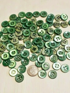 Vintage~100 Stk. GRÜN ~ MUSCHEL ~ KNÖPFE ~ Kunst ~ Nähen ~ Basteln ~ Schmuck ~ 0,5 Zoll ~ Made in USA - Bild 1 von 2