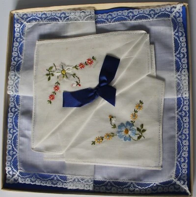 Vintage 3 Irish Cotton White Floral Embroidered Handkerchiefs Unused in Box - Image 1 of 4