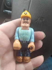 Figura de acción vintage 1977 Fisher Price Husky Helpers trabajador de la construcción solamente - Imagen 1 de 6