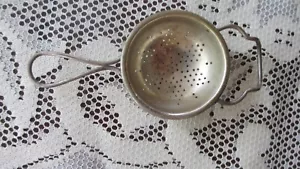 Vintage old Silver Plated Tea Strainer - Picture 1 of 3
