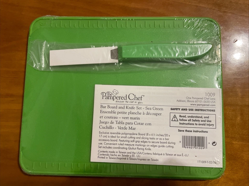 The Pampered Chef Bar Board And Knife Set - Sea Green #1009 - Image 1 of 1