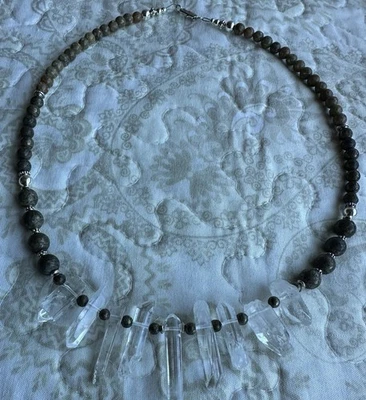 Colar de miçangas de pedra preciosa pirita, unikite e ponta de cristal - Feito à mão - Imagem 1 de 4