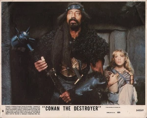OLIVIA D'ABO & WILT CHAMBERLAIN en "Conan El Destructor" - Foto Original 1984 - Imagen 1 de 2