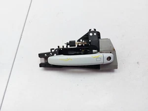 AUDI A5 8T EXTERIOR DOOR HANDLE FRONT LEFT PASSENGER SIDE IN WHITE LS9B 2013 - Picture 1 of 13