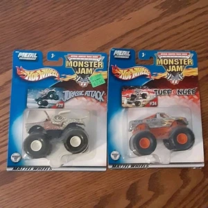 Lotto di 2 camion vintage Hot Wheels Monster Jam Jurassic Attack Tuff E Nuff Y2K - Foto 1 di 14