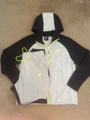9/10  Nike Tech Fleece 2.0 Catching Air Tracksuit- L/L - CW4710-010 CW4709-010 - Image 1 of 4