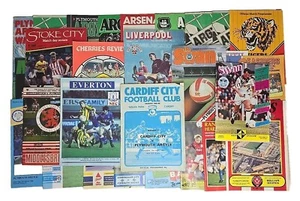Lote de trabajo de programas de jornada de partidos de fútbol (32) | Clubes mixtos relacionados con Plymouth - Imagen 1 de 17