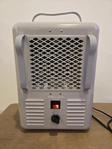 Rival Titan Vintage Space Heater Model T761 1500 W 120 V - Picture 1 of 5