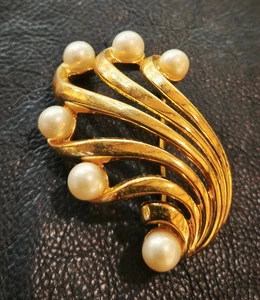 Vintage amerikanische Brosche 60er Jahre mit Perlen signiert Trifari - Vintage Brooch - Bild 1 von 4