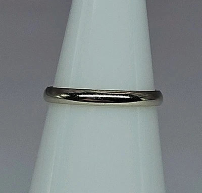 Classic 10k White Gold 2.1mm Wedding Band RMI 0.86g Size 4 - Image 1 of 4