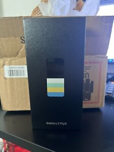 NEW - Samsung Galaxy Z Flip5 SM-F731U - 512GB - Green (Unlocked)