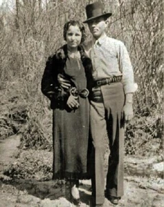 Bonnie and Clyde American Gangster Portrait, Gang 8"x 10" Photo 313 - Picture 1 of 2