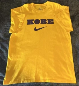 Nike Kobe Bryant "KOBE" Camiseta Amarilla/Púrpura Talla Hombre XL Lakers - Imagen 1 de 7