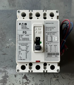Eaton FG3200WA05Y05 Interruttore per applicazioni generali 200 Ampere, 3 poli, 600 V, con Aux - Foto 1 di 7