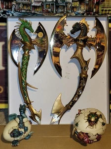 Dragon Collectibles (4 Stück) 2 Bruteier Drachenharz, 2 Hängeäxte - Bild 1 von 24