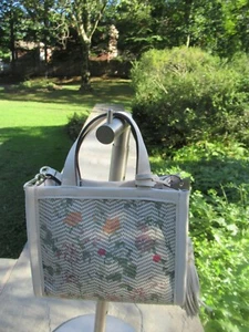 Nuevo con etiquetas Mini Bolso Vince Camuto Indra/Floral Multi/Cuero/Asas, Bandolera/$178 - Imagen 1 de 12