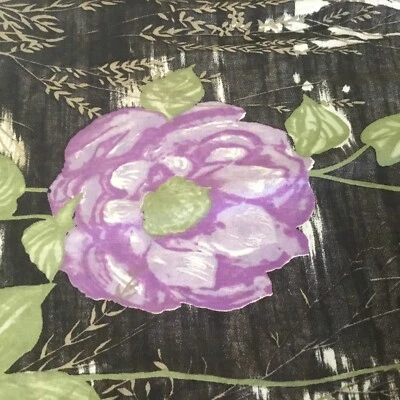 Hermosa tela de jersey elástico estampado floral, negro y morado, 1,25 MTRs, 58""  Foto 1 de 4