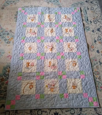 DE COLECCIÓN Bebé Retazos Edredón Cuna Manta Lindo Ratón Ratones Escenas Azul Rosa Verde Foto 1 de 4