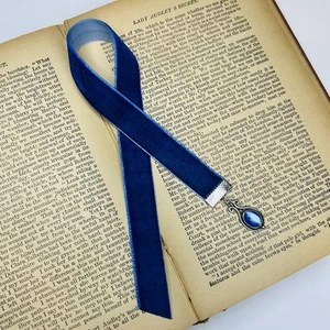 Handmade Velvet Bookmark Repurposed Vintage Jewelry One of a Kind Bookish Gift - Imagen 1 de 3