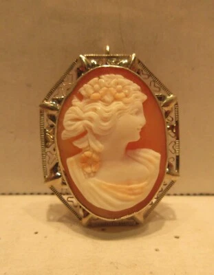 Pingente de ouro 14 quilates com moldura de coração de ouro 14K - Imagem 1 de 2