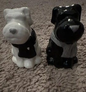 New Terrier SCOTTIE DOG Salt Pepper Shaker Black White Wearing Scarves SCARF - Picture 1 of 8