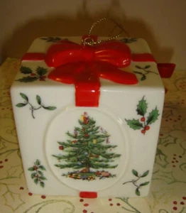 Spode Ornamento Albero di Natale Confezione Regalo Vacanze 2,25”x 2,25” Senza Scatola - Foto 1 di 4