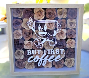 Handwerkliche Handarbeit gerollte Blume Schatten Box Wohndeko Geschenk erster Kaffee braun 8x8 - Bild 1 von 3