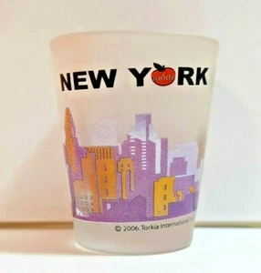 New York Schnapsglas NY Skyline Reise Souvenir Milchglas   - Bild 1 von 3