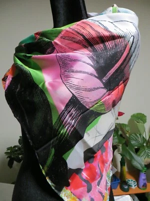 NUEVO CON ETIQUETAS BUFANDA CHRISTIAN LACROIX 100% SEDA 90x90cm HECHA EN ITALIA  Foto 1 de 4