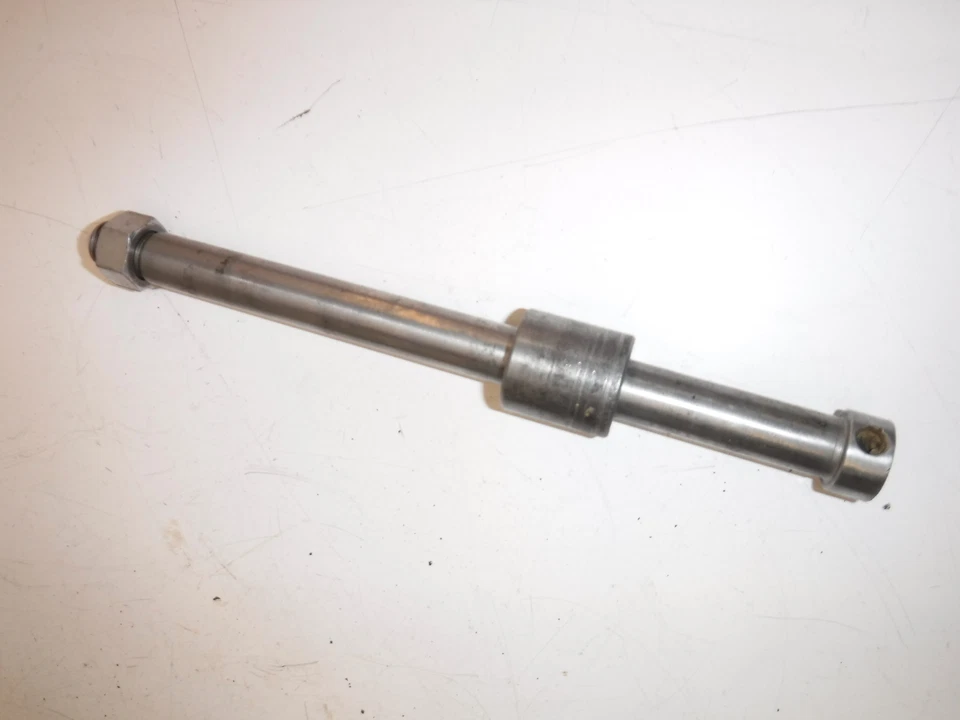 1968 honda cl175 БОЛТ ШАРНИРА ПЕРЕДНЕГО ОБОДА ОСИ - Изображение 1 из 4