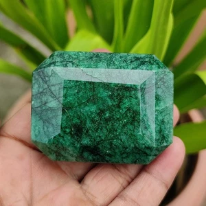 Esmeralda verde colombiana (Panna) natural certificada 807 quilates con forma de esmeralda - Imagen 1 de 9