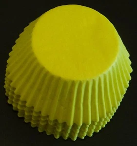 50 Yellow Cupcake Liners Baking Cups STANDARD SIZE BC-32-50 NEW - Picture 1 of 2