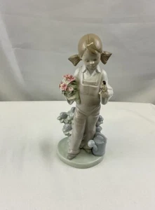 Lladro Figur FRÜHLINGSMÄDCHEN mit BLUMEN VOGEL und BEWÄSSERUNGSDOSE #5217 im Ruhestand - Bild 1 von 11