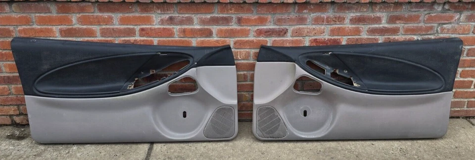 Ford Mustang GT LX 1994-1998 paneles de puerta manuales negros y grises Foto 1 de 4