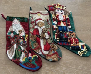 3 Vintage Weihnachtsstrümpfe Nadelspitze Samt Perlen Weihnachtsmann Nussknacker Teddy - Bild 1 von 24