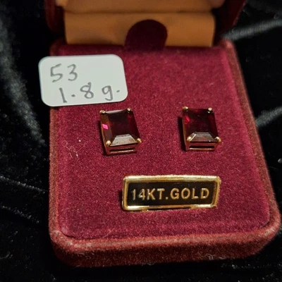 Vintage Beautiful Ruby or Garnet 14K Yellow Gold Stud Earrings - Image 1 of 4