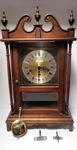 Howard Miller Barwick Triple Timbre Mantle Reloj Movimiento Alemania Madera Latón - Imagen 1 de 10