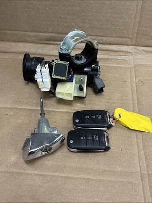 2016-2018 KIA SORENTO IGNITION SWITCH LOCK CYLINDER W/ 2 KEYS & DOOR LOCK OEM - Image 1 of 4