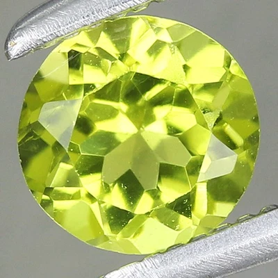0.43ct t.w 4.8x4.8mm Round Natural Green Peridot Gemstone, Myanmar - Image 1 of 4