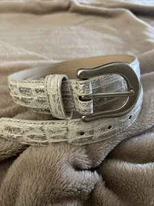 Elite Accessories Women Belt Metallic Silver Cream Embossed Made In USA Sz L GUC - Picture 1 of 18