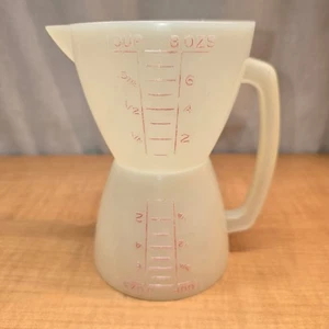 Vintage Tupperware Double-Sided One-Cup Measuring Wet/Dry Red Lettering - Picture 1 of 6